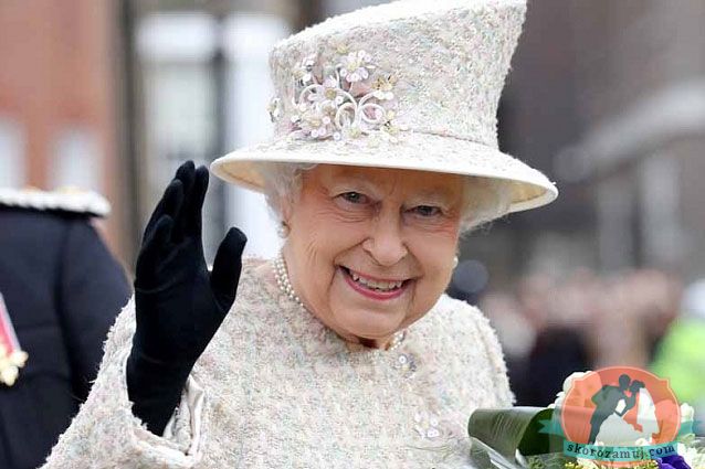 Королева Великобритании отказалась от короны