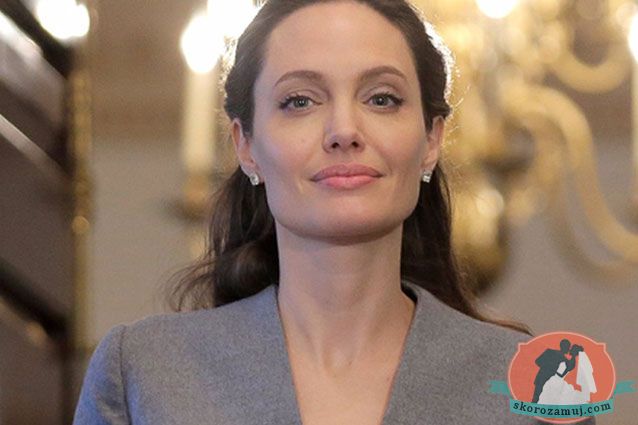 Анджелина Джоли планирует усыновить седьмого ребенка