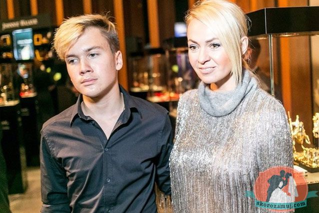 14-летний сын Яны Рудковской от Виктора Батурина строит карьеру певца
