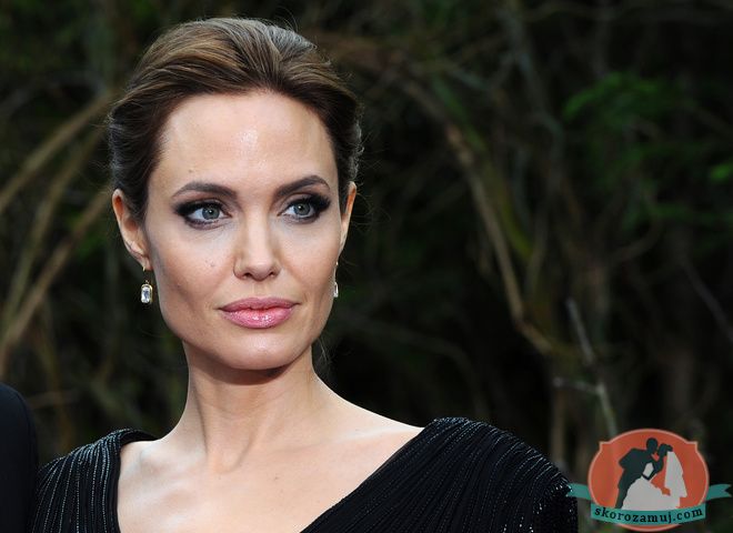 Анджелину Джоли частично парализовало