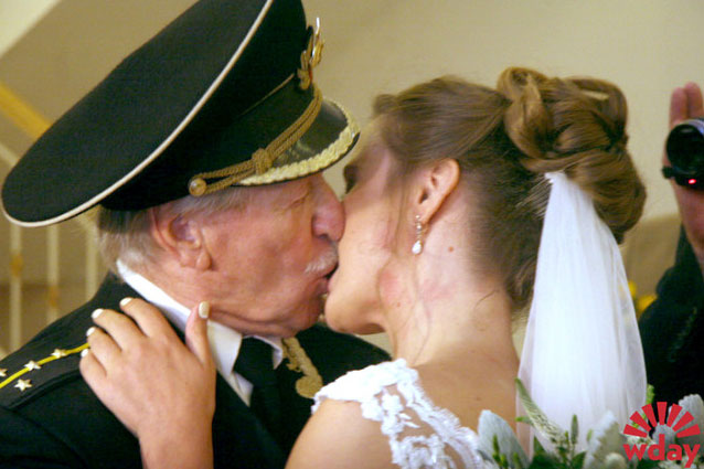 84-летний актер Иван Краско женился на 24-летней невесте