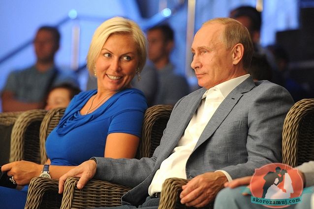 Путин встречается с боксершей Натальей Рогозиной