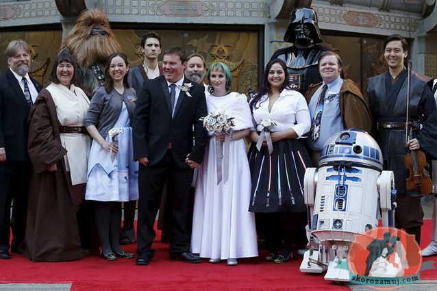 Поклонники «Звездных войн» отметили премьеру нового эпизода свадьбой
