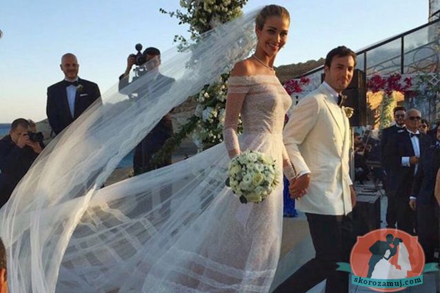 Модель Victoria's Secret вышла замуж за египетского миллиардера