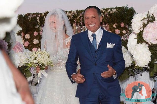 26-летняя муза Бибера и Баскова вышла замуж за 62-летнего миллиардера